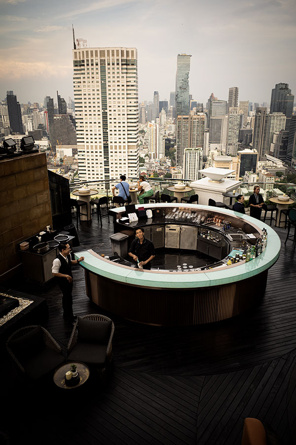 Le Sky Bar de jour avec Bangkok en arrière-plan
