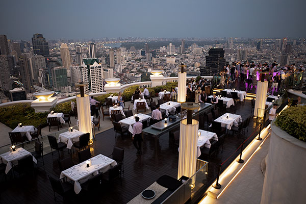 Le Sky Bar du lebua Bangkok à la tombée du jour