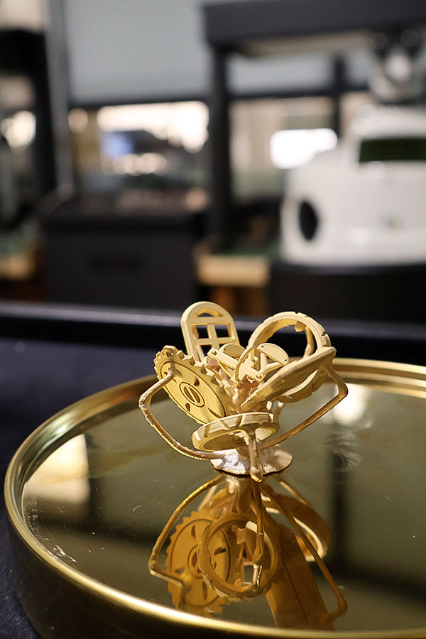 Un bague en or brut prête à être polie