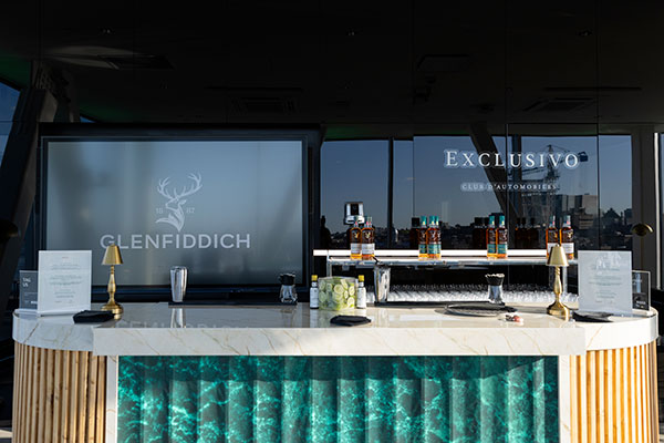 Le bar Glenfiddich à la soirée BOSS x Aston Martin Montréal