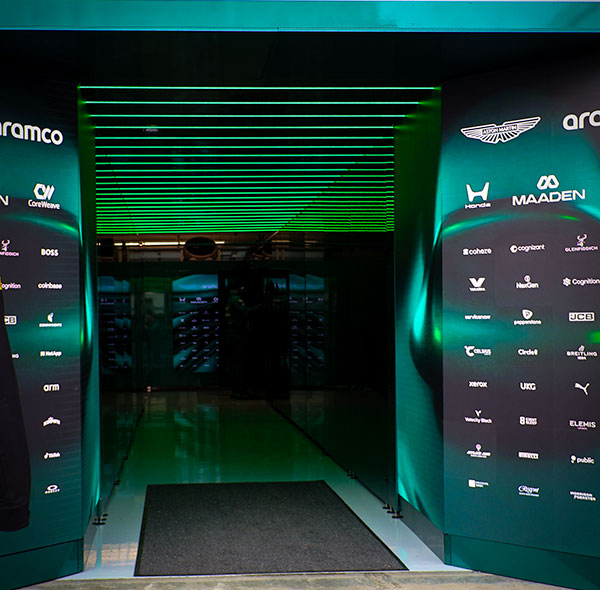 L'entrée du stand d'Aston Martin F1