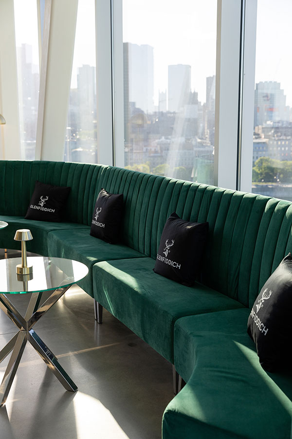 The 10th floor was decked out in Glenfiddich colours for the BOSS x Aston Martin Montréal soirée