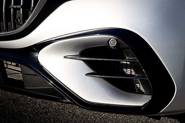 The side air intake is impressive