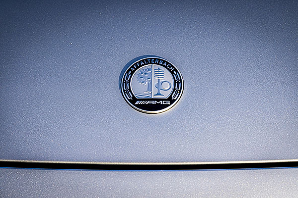 Pour Mercedes-AMG, c'est la devise, un humain, un moteur