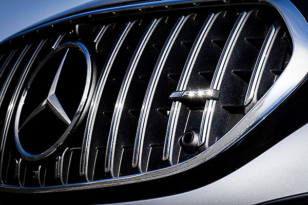La superbe grille de la Familiale Mercedes-AMG E 53 Hybride 2026