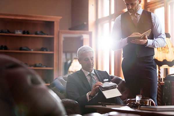 Un rendez-vous pour un vêtement sur-mesure est toujours une bonne occasion de renouveler votre garde-robe