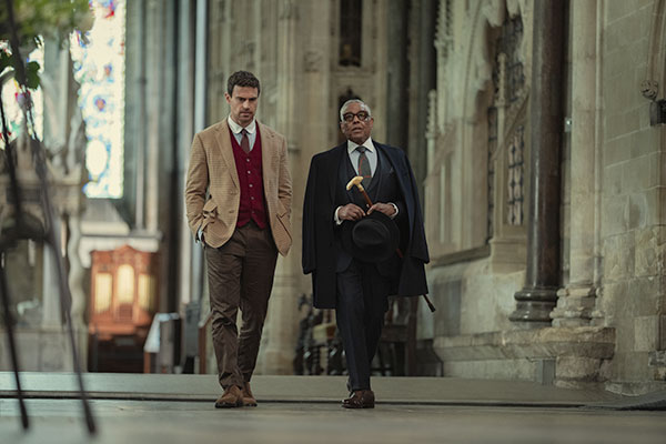 Theo James (Eddie Horniman) et Giancarlo Esposito (Stanley Johnston)