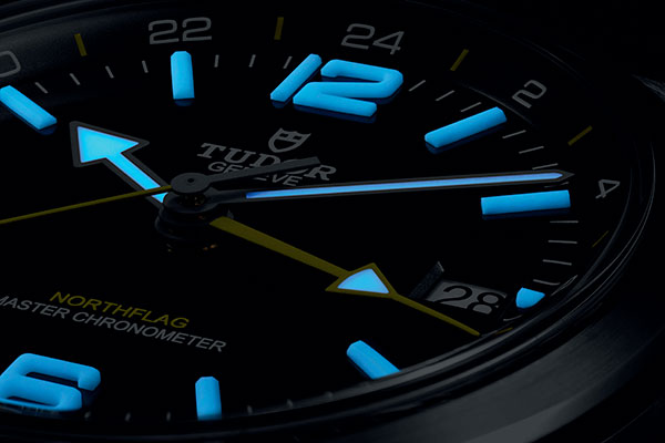 Northflag hands and hour markers with Swiss Super-LumiNova luminescent material.