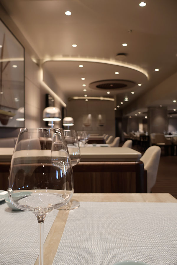 Une table du Med Yacht Club