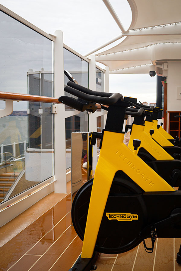Les vélos de spinning Technogym à l'extérieur de l'EXPLORA III